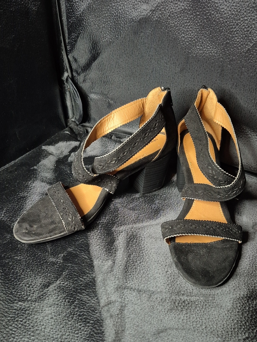Cloudwalkers by Avenue 10W Black Suede Strappy Block Heel Sandals